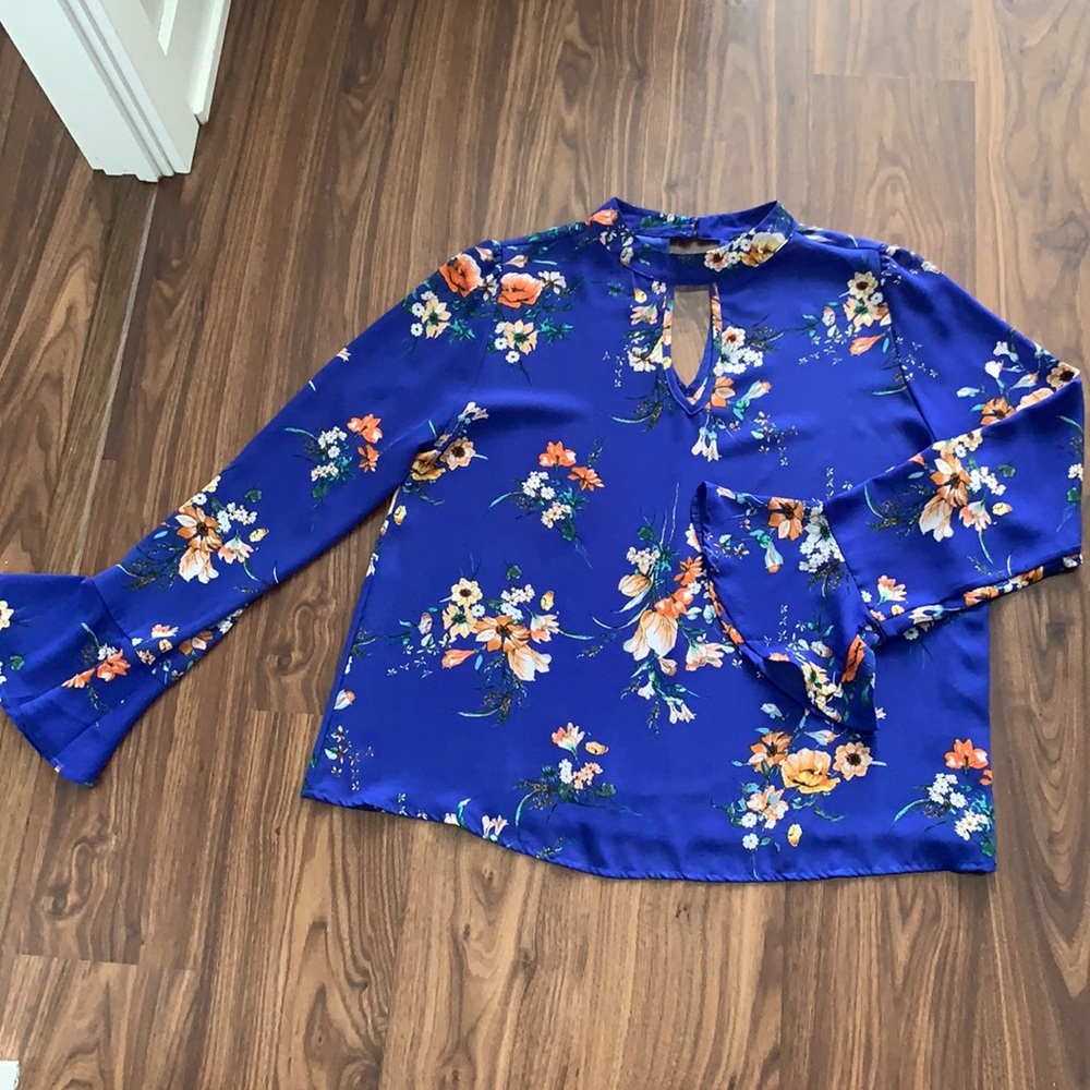 Blue Floral Blouse - so pretty! Size L
